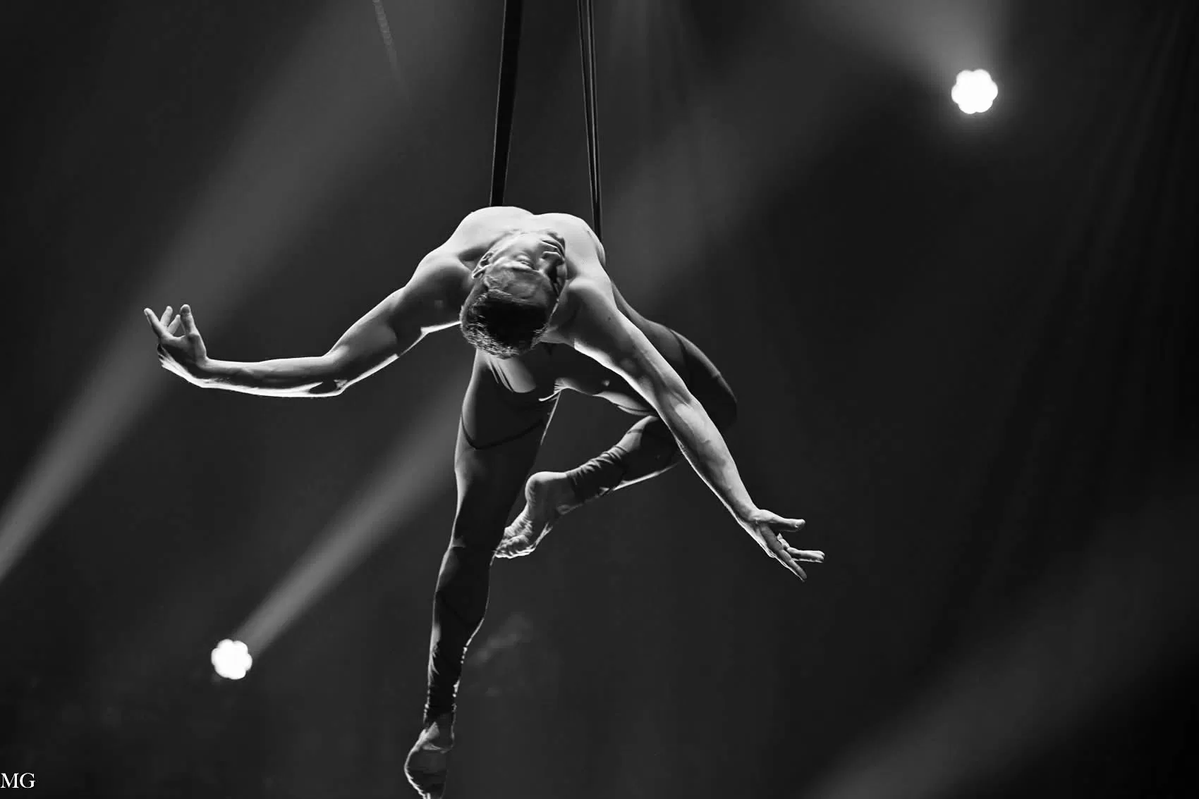 Vegyíteni kell a lélegzetelállító, veszélyes elemeket a művészi mozdulatokkal. Ebben rejlik a nehézség és szépség