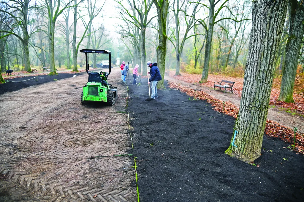 Készül a televény, azaz az újjávarázsolt táptalaj