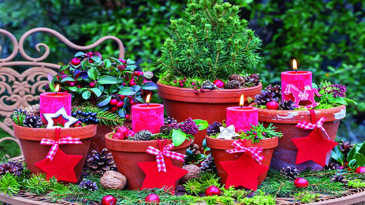 garden decor for holidays