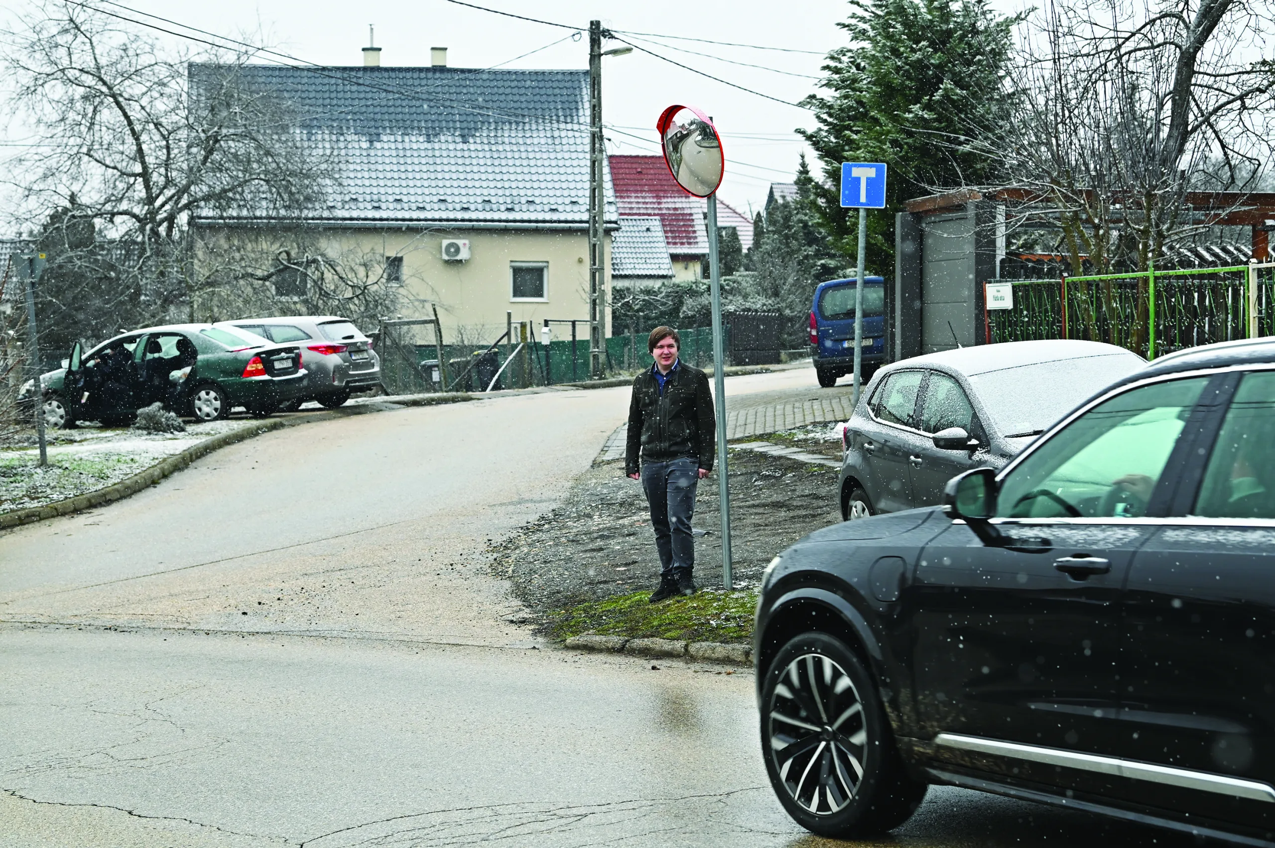 Molnár Gergely képviselő a Fűzfa utca tükörnél