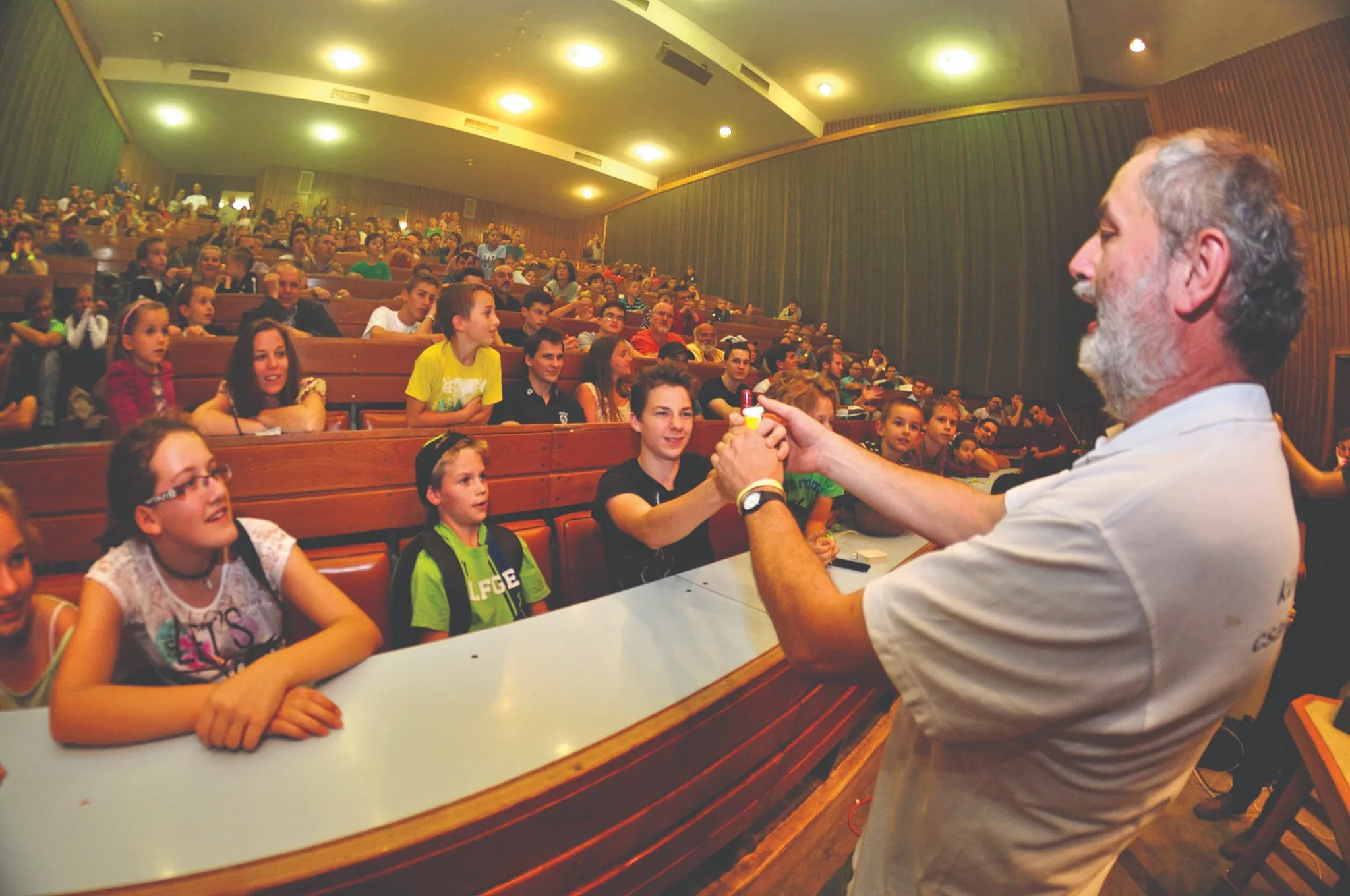 Igyekszem látványossá tenni az órákat, megmutatni, hogy a fizikának valóban van értelme