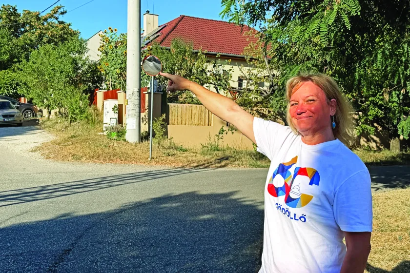 Szedmák Ágnes a biztonságosabbá vált kereszteződésben
