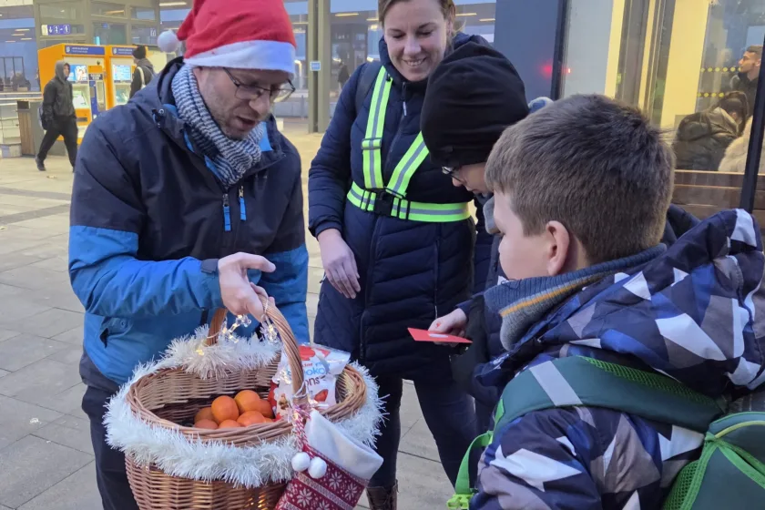 Bárdy Péter alpolgármester és a pedibuszosok