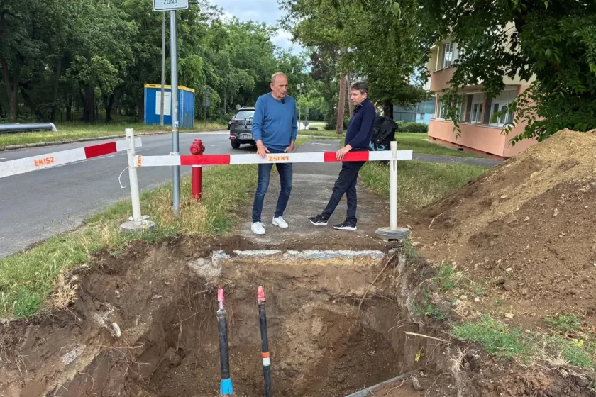 Dr. Gémesi György polgármester és Domonkos Ernő műszaki csoportvezető a munkálatok helyszínén