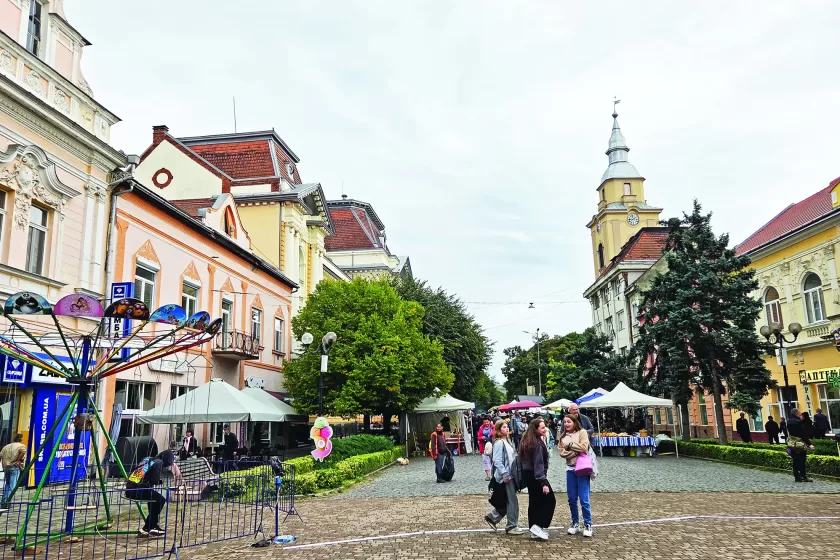 Beregszász éli mindennapi életét, de a feszültség érezhető