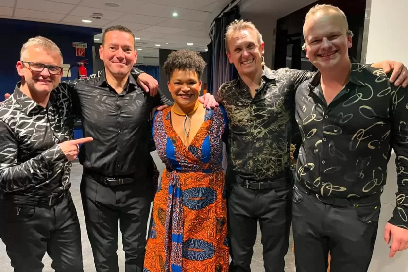 Sena Dagadu a Talamba együttes tagjaival