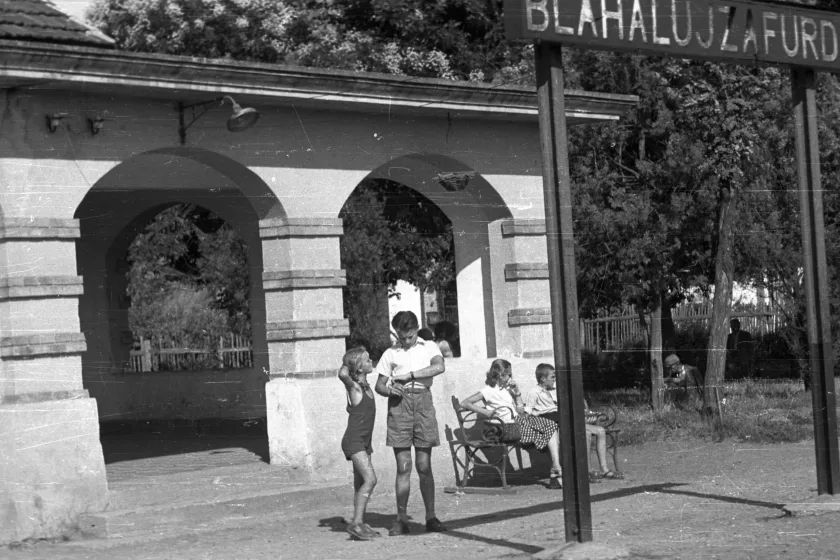 BLAHALUJZAFÜRDŐ – ezzel az írásmóddal jelezték a megállót