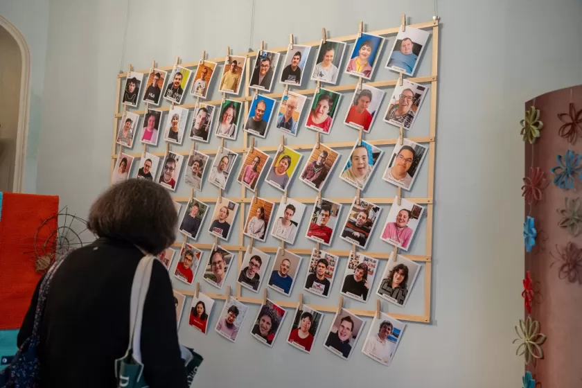 A kiállítók arcképcsarnoka