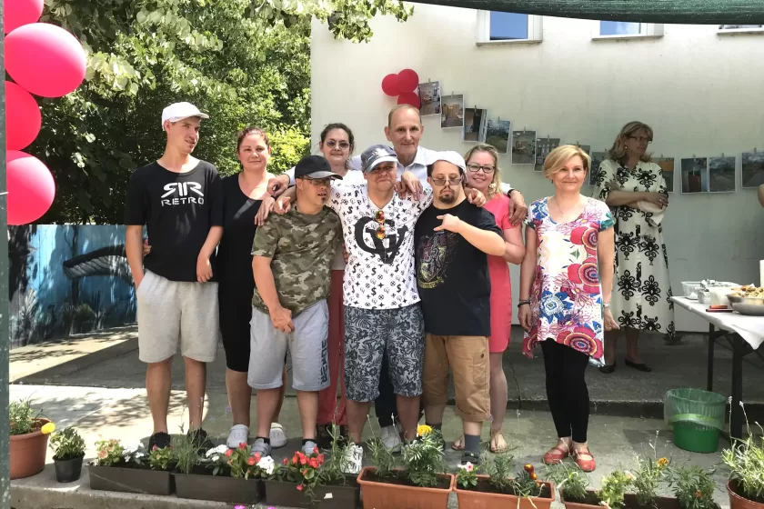 Dr. Gémesi György polgármester 
a szépítést végző lelkes csapattal