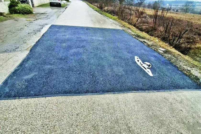 A jó hír: helyreállított gödör a Rónay utcában