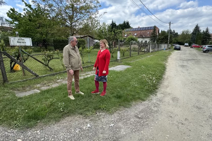Szedmák Ágnes rendszeresen egyeztet
az utca lakóival a lehetőségekről